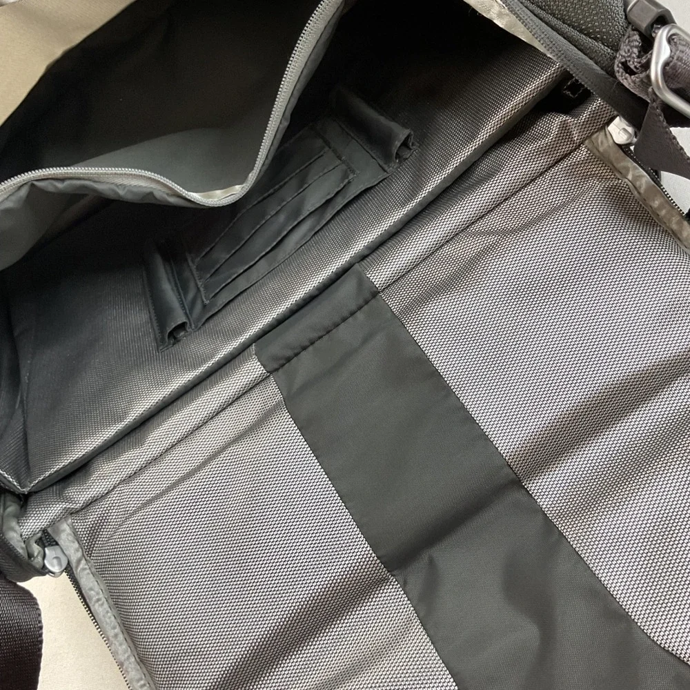 Tumi‎ T3 6412SM Ballistic Nylon Messenger Bag Charcoal Gray Laptop Briefcase